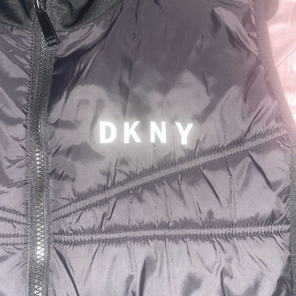 Women’s XL - DKNY Puffer Vest, Black - Picture 7 of 14